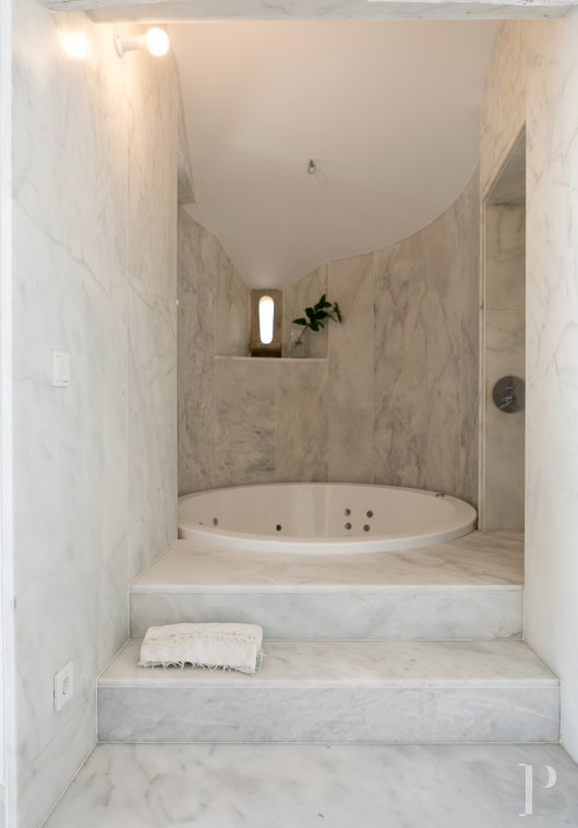 A proximité de Lisbonne, à l’entrée du parc naturel de Sintra-Cascais, une maison de village avec jardin, terrasses et patios - photo  n°22